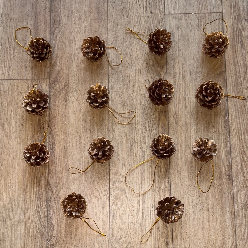 Gifts for Anyone 🎄✨15 Gold Pinecone Holiday Ornaments ✨